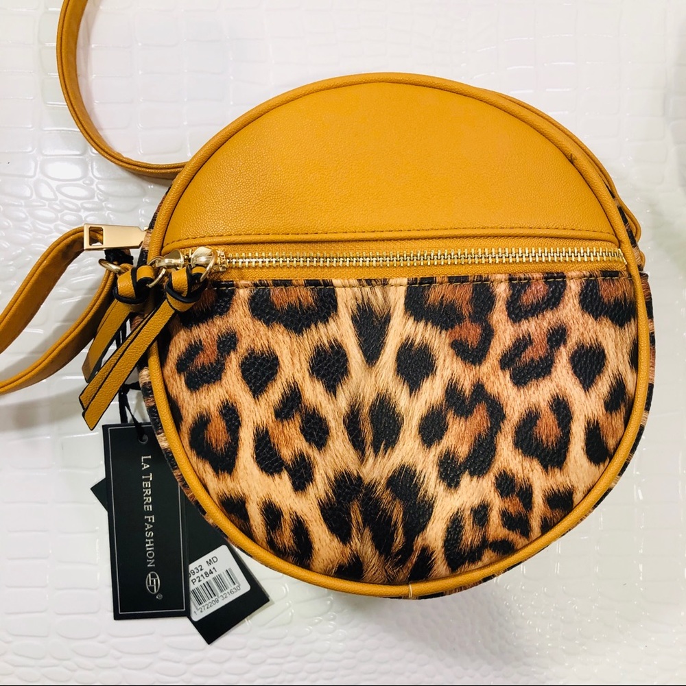 Vegan leather purse with adjustable strap.